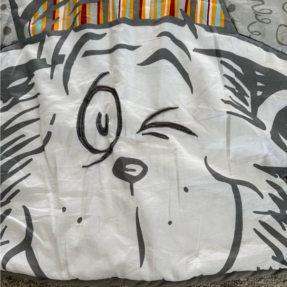 Dr. Seuss Peek-a-Boo Cat in The Hat Baby/Toddler Comforter Blanket- Quilt - Picture 7 of 11